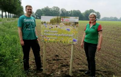 Unsere Vorsitzende Anneliese Haselkamp und Heinrich Feldmann haben diese Aktion tatkräftig unterstützt und Banner aufgestellt.