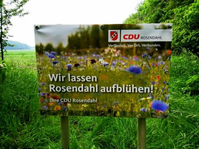 Anfang Juni haben wir unsere Banner auf den jeweiligen Flächen aufgestellt.