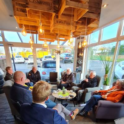 Marc Henrichmann informiert sich über die betriebliche Weiterentwicklung - Hochtechnologie-Zentrum geplant