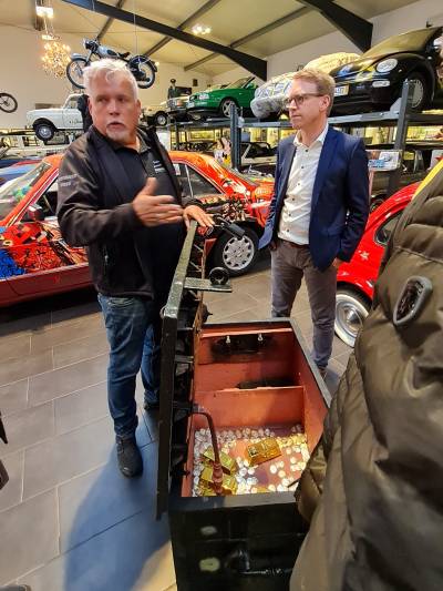Marc Henrichmann informiert sich über die betriebliche Weiterentwicklung - Hochtechnologie-Zentrum geplant