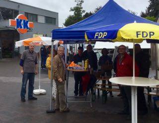 In einer breiten Koalition, CDU, SPD und FDP wollen wir unsere Bürgerinnen und Bürger von unseren Kandidaten, Dorothea Roters und Christian Schulze Pellengahr überzeugen, hier in Darfeld am Samstag, dem 5. September