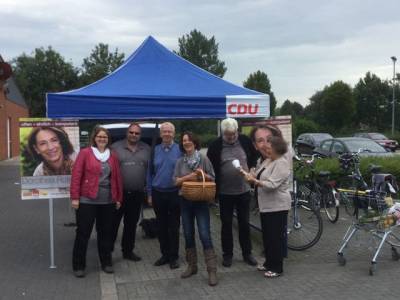 Samstag vor der Wahl: das Team in Osterwick zusammen mit Dorothea Roters